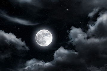 Fototapeta na wymiar Full moon and clouds