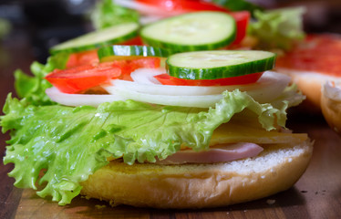 Sandwich with lettuce leaves and fresh vegetables