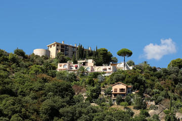 Obraz premium Residential buildings on mountain top