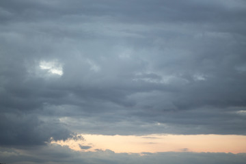 Obraz premium Stormy gray blue cloudy sky