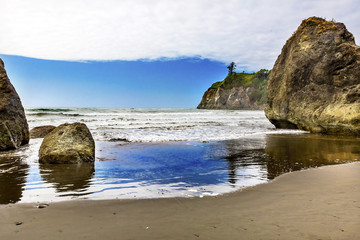 Obraz premium Ruby Beach Reflection Seastacks Olympic National Park Washington