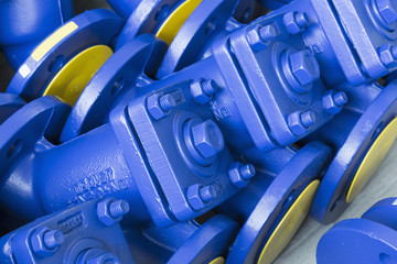 Fittings and ball valve with selective focus on thread fittings.