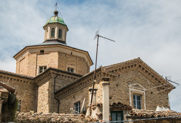Fototapeta na wymiar Cattedrale di Apiro nelle Marche