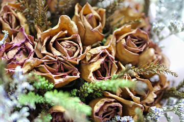 withered rose bouquet, sad love concept