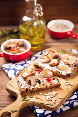 sandwich with mushrooms