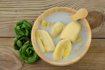 Bananas in sweet coconut milk 