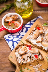 sandwich with mushrooms