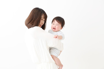 親子・泣く赤ちゃん
