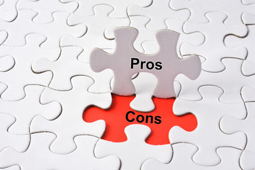 Fototapeta premium Pros and Cons concept on puzzle
