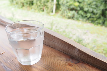 グラス / 水の入ったコップ