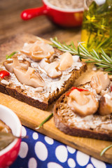 sandwich with mushrooms