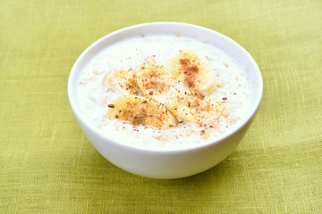 Banana oats porridge with sugar and cinnamon