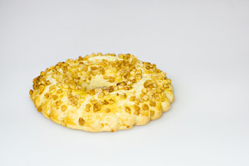 Shortcrust ring with nuts