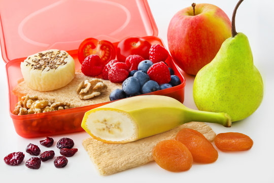 Snack-Box - Essen unterwegs - Obst, Gem&uuml;se und Kn&auml;ckebrot