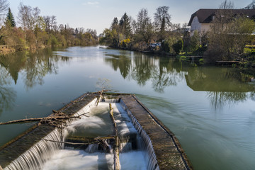 Wasserkaskade in Langzeitbelichtung am Kastenmühlwehr in Wolfratshausen © Andy Ilmberger