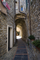 Fototapeta na wymiar Typical Italian narrow street