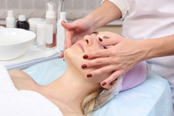 Obraz na płótnie Canvas cosmetic massage