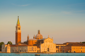 San Giorgio Maggiore in Venedig am Abend, Italien