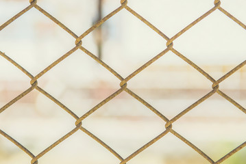 Fototapeta premium seamlessly tillable chain link fence with park in background