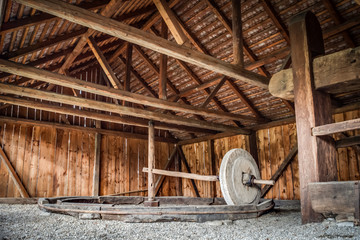Obraz premium Rudimentary type of wheat mill used in Romanian villages to grind different types of grains even sunflower seeds for oil.