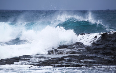 breaking ocean waves