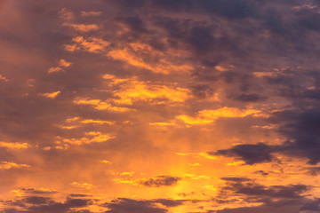 Wolken im Sonnenuntergang
