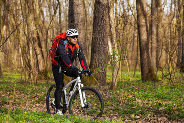 Fototapeta premium Mountain Bike cyclist riding single track