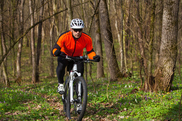 Mountain Bike cyclist riding single track