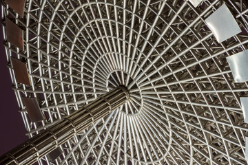 großes Netzwerk aus Metall