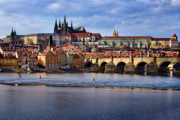 Most Karola i zamek w Pradze - obrazy, fototapety, plakaty