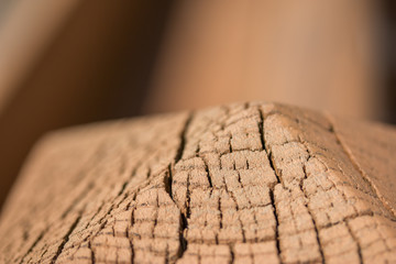 Holzpfeiler mit Rissen, Hintergrundgrafi