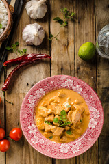 Chicken curry with herbs