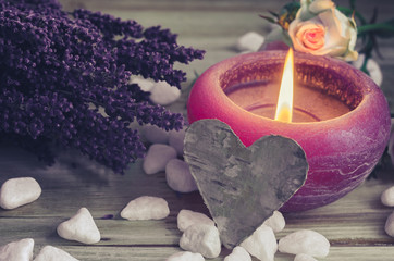 Lavendel im Kerzenlicht mit Herz und Rose, beschreibbar