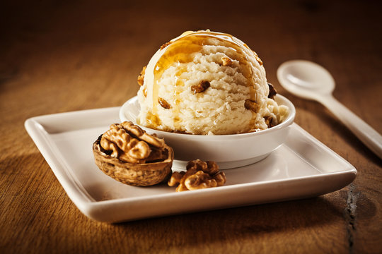 Vanilla ice cream with caramel and walnut