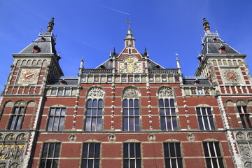 Fototapeta na wymiar Facade of Amsterdam Centraal