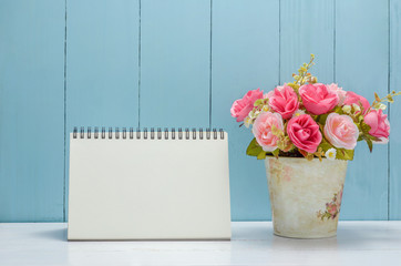 Blank desk calender with pastel rose flowers