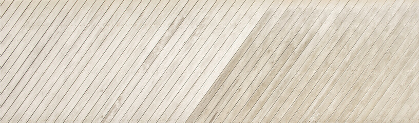 Bretterwand aus diagonal verlegten Brettern