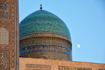 One of cupolas of Miri Arab madrasah in Bukhara - obrazy, fototapety, plakaty