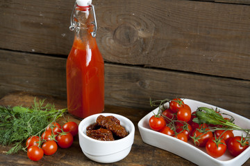 Sun-dried tomatoes, fresh tomatoes and tomato puree