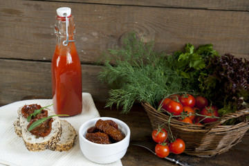 Sandwich with sun-dried tomatoes and arugula, sun-dried tomatoes, fresh tomatoes