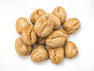 nueces sobre fondo blanco