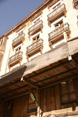 fachada de un edificio en ruinas