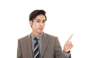 指示する笑顔のビジネスマン