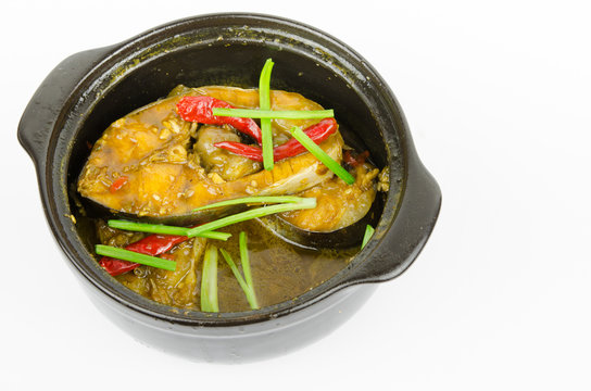 Vietnamese caramelized fish in clay pot - Ca Kho To