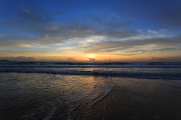 Fototapeta na wymiar sunset dramatic sky with colorful cloud on the beach