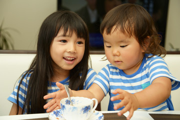 ペアールックの姉妹