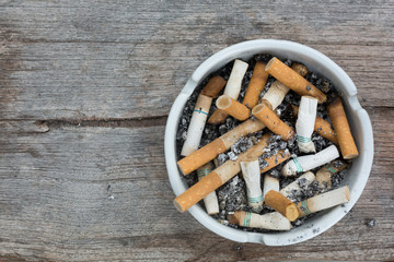 cigarette stub in ashtray - obrazy, fototapety, plakaty