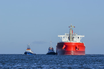 SHIP AND TUGS - STATEK I HOLOWNIKI © Wojciech Wrzesień