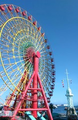 青空と海と観覧車