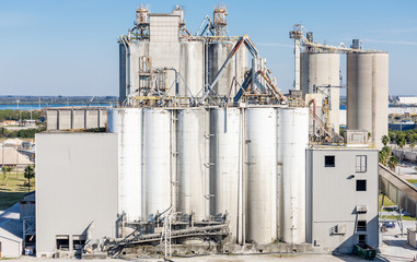 Grain Shipping Operation © dbvirago